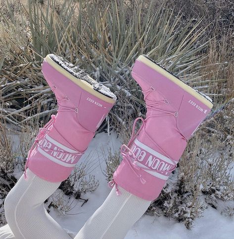 Moon Boots Outfit, Boots Luxury, Dr Shoes, Moon Boot, Life Aesthetic, Pink Moon, Girly Shoes, Shoe Inspo, Aesthetic Shoes