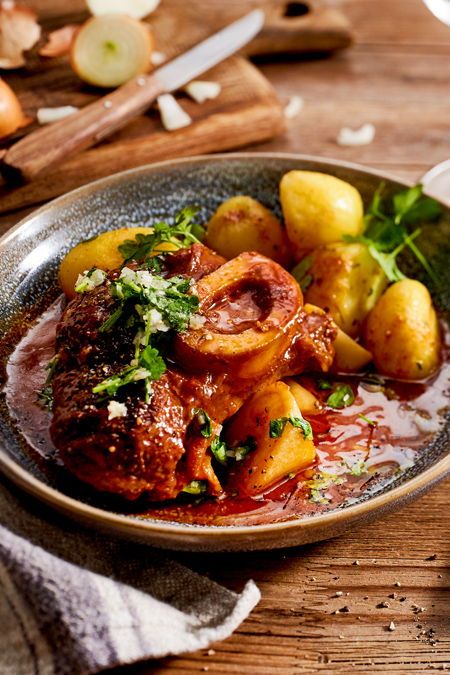 Oxtail Osso Bucco, Lamb Osso Bucco Recipe, Ossobuco Recipe, Osobuco Rezept, Easy Osso Bucco Recipe, Vegetarian Osso Bucco, Jalapeno Wonton Poppers, Beef Shank Recipe, Risotto Milanese