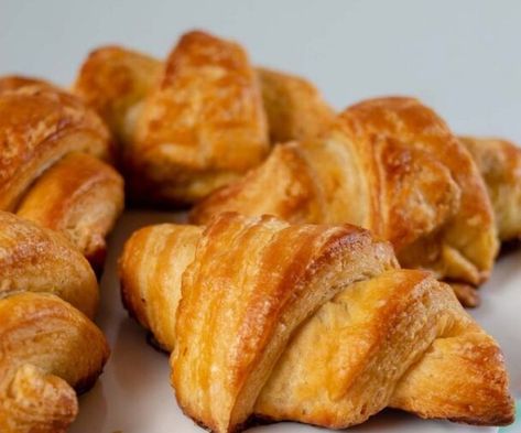 Keto Croissants French Breads, Pink Party Foods, Mini Croissant, Homemade Baked Bread, Breakfast Pastry, Butter Croissant, Mini Croissants, Croissant Recipe, French Breakfast