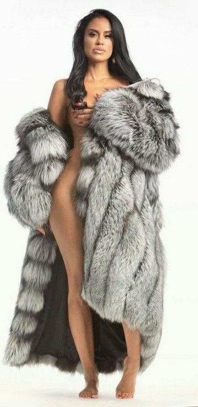 Fur Coat Photoshoot, Girls Fur Coat, Winter Fashion Outfits Casual, Fur Coats Women, Fox Fur Coat, Fur Fabrics, Silver Fox, Fur Fashion, Girls Sweaters