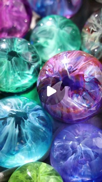 How To Use Alcohol Ink In Resin, How To Make Alcohol Ink, Resin Sphere Ideas, Alcohol Ink Ideas Tutorials, Resin Craft Ideas, Bored Crafts, Alcohol Ink Resin, Steve Mcdonald, Resin Molds Silicone