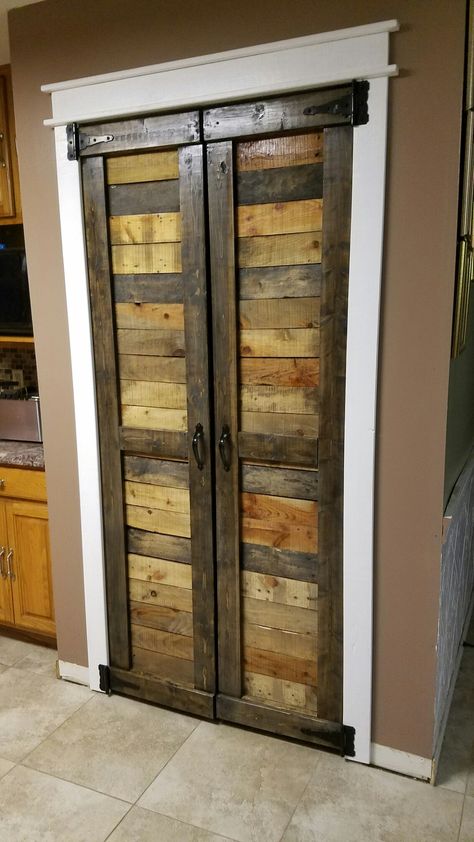 Rustic Bifold Closet Doors, Country Closet Doors, Pallet Cupboard Doors, Rustic Cupboard Doors, Saloon Doors For Pantry, Pantry Barn Doors, Swinging Doors Kitchen, Diy Pantry Door, Pallet Pantry