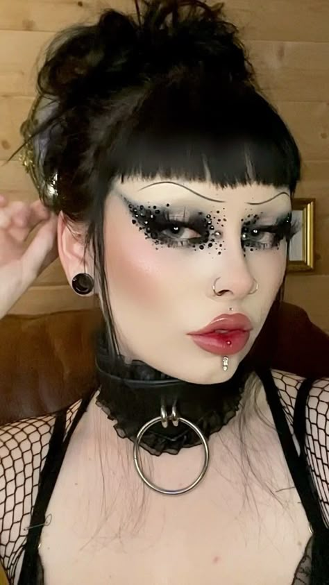 Goth Eye Makeup, Black Eye Makeup, Drag Make-up, Gothic Hairstyles, Makeup Face Charts, Face Art Makeup, Alt Makeup, Makeup To Try, Swag Makeup