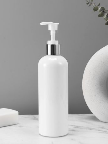 White Plastic Embellished Bathroom Bottle Mockup Free, Cosmetics Mockup, Design Mockup Free, Lotion Dispenser, Bottle Mockup, White Label, Mock Ups, Mockup Design, Soap Dispenser