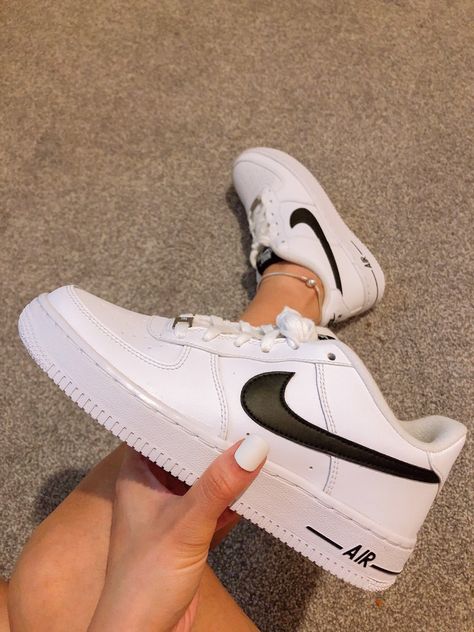 Black Swoosh White Nike With Black Swoosh, White And Black Nike Shoes, Tan Nike Shoes, Salem Wedding, Pink Nike Shoes, White Nike Shoes, Black Nike Shoes, Preppy Shoes, Nike Airforce 1