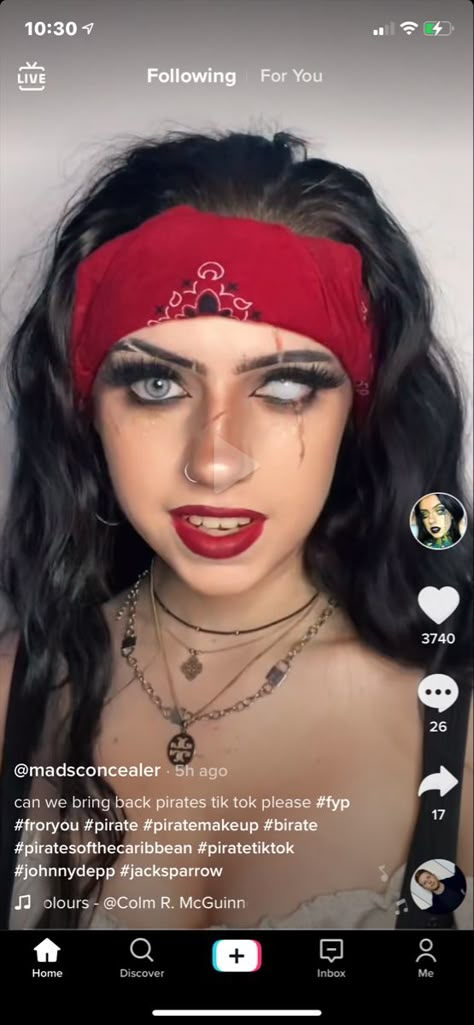 Spooky Pirate Costume, Scary Pirate Costume Woman, Piret Make Up Ideas, Spooky Pirate Makeup, Pirate Girl Makeup Halloween, Dead Pirate Makeup Women, Creepy Pirate Makeup, Halloween Costumes Pirate Makeup, Pirate Cosplay Makeup