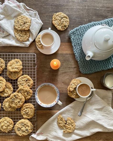 Oven Oatmeal, Sarah Kieffer, Morning At The Beach, Tea And Cookies, Vanilla Tea, Messy Kitchen, Oatmeal Raisin Cookies, Raisin Cookies, Oatmeal Raisin