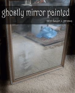 DIY Realistic haunted mirror, photoshop, krylon looking glass paint Looking Glass Paint, Krylon Looking Glass, Haunted Mansion Decor, Halloween Mirror, Haunted House Ideas, Creepy Faces, Image Halloween, Ghost Diy, Paint Tutorial