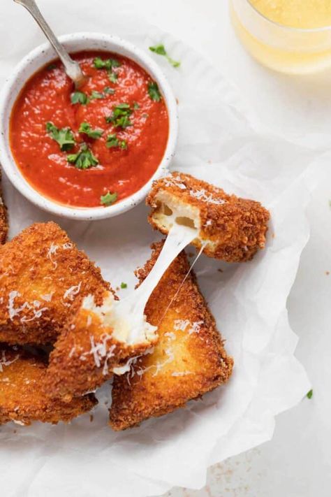 These Mozzarella in Carrozza sandwiches bring together two of our favorite cheesy dishes -- grilled cheese sandwiches and fried mozzarella sticks. Dip in warm marinara sauce, and enjoy! Cheesy Dishes, Fried Mozzarella Sticks, Mac And Cheese Sauce, Fried Mozzarella, Philly Cheese Steak Recipe, Pizza Grilled Cheese, Cheesesteak Recipe, Italian Diet, Best Mac And Cheese