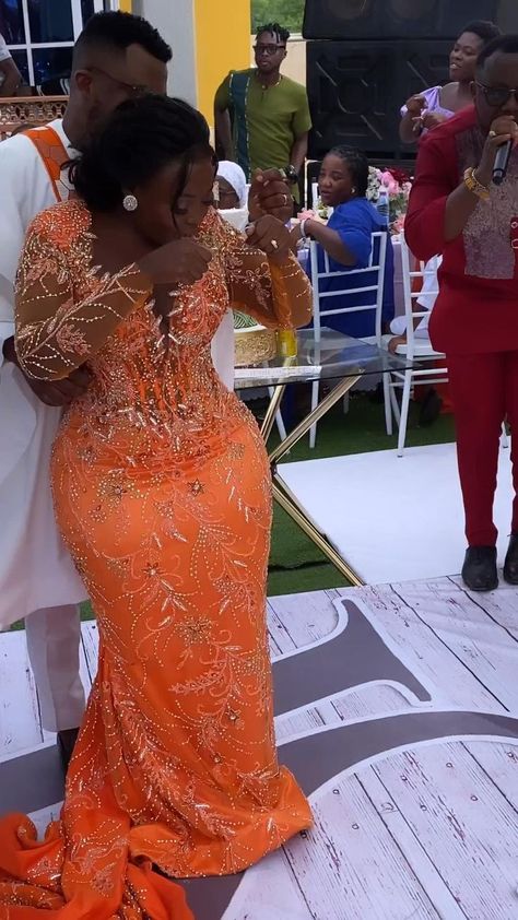 Orang Wedding Dress, Orange And White Dress Outfit, Lace Style For Wedding Reception, Orange And White Wedding Dress, Couples Reception Outfit, Traditional Wedding Outfits For Couples, Orange Wedding Dress The Bride, Traditional Outfits African Wedding, Orange Lace Styles