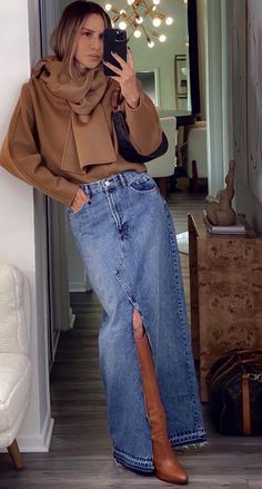 How To Style A Long Jean Skirt, Long Denim Skirt Outfits, How To Style A Denim Skirt, Outfits Faldas, Diy Denim Skirt, Denim Skirt Outfit, Winter Outfits Ideas, Denim Skirt Fashion, Jean Skirt Outfits