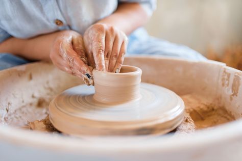 Create beautiful pottery at home with our mobile sessions! Jeff's expert guidance ensures a fun and relaxing experience. Perfect for any occasion. DM us for details! #ArtWheelStudio #HomePottery #CreativeSpaces #MobileArtExperience #SanDiegoCrafts #DIYArtProjects #ArtisticHome #PotteryGuidance #JeffsStudio #RelaxAndCreate Beginning Pottery, Clay Throwing, Echo Art, Holiday Pottery, Pottery Sale, Clay Classes, Pottery Kit, Wheel Throwing, Class Design