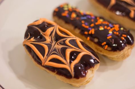 https://flic.kr/p/THVDvb | Halloween Chocolate Eclairs Halloween Eclairs, Orange Eclairs, Halloween Choux Pastry, Unique Eclair Flavors, Eclare Cake Recipe Chocolate Eclairs, Chocolate Eclair, Halloween Chocolate, Kids Treat, Eclairs