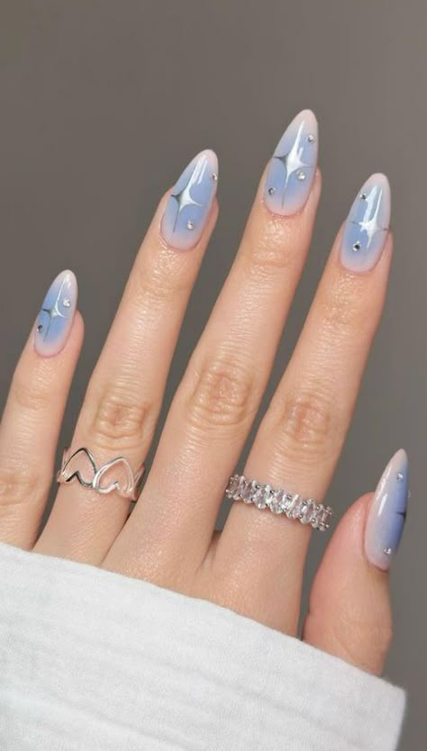 Ombré Aura Nails, Dreamy Blue Nails, Blue And Pink Nails Ideas, Soft Aura Nails, Aura Ombre Nails, Simple Festival Nails, Summer Nail 2024 Trends Blue, Lilac Aura Nails, Light Aura Nails