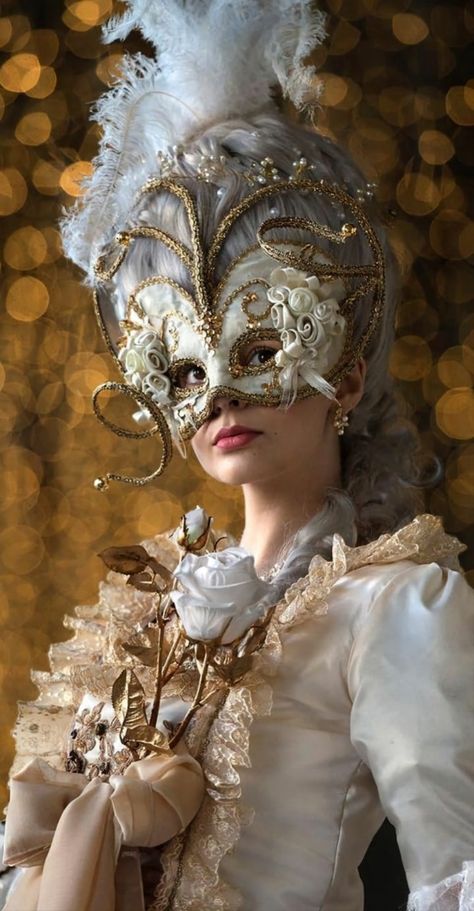 Venetian Masks Art, Masquerade Aesthetic, Venetian Costumes, Venice Carnivale, Masquerade Outfit, Venice Carnival Costumes, Brown Hairstyles, Costume Carnaval, 18th Century Women