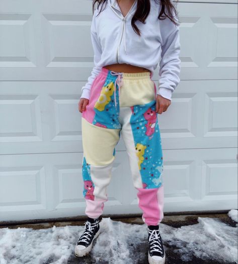 Sweatpants Upcycle, Upcycled Sweatpants, Diy Sweatpants, Patched Sweatpants, Reworked Sweatpants Diy, Patchwork Sweatpants Diy, Patchwork Joggers Nike, Patch Work Sweatpants, Sweatpants Diy