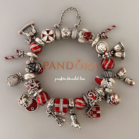 Pandora Christmas Charms, Pandora Christmas, Pandora Jewelry Box, Pandora Bracelet Charms Ideas, Pandora Bracelet Designs, Pandora Bangle, Diy Charm Bracelet, Jewelry Accessories Ideas, Christmas Bracelet