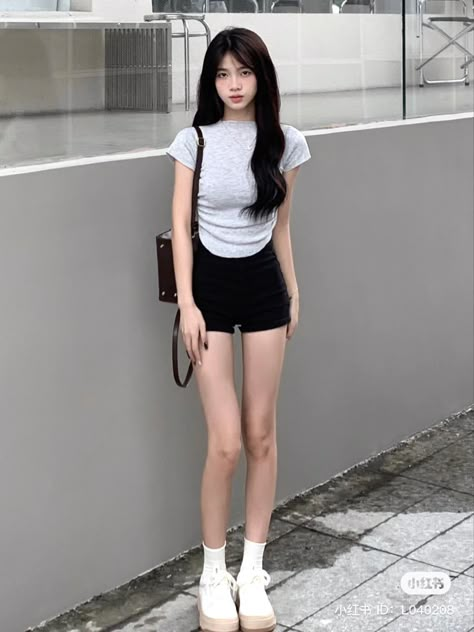 China Girl Outfit, Douyin Fashion Summer, Douyin Outfits Summer, Chinese Casual Outfits, Chinese Summer Outfits, Ootd Rumahan, Chinese Outfits Fashion, Korean Outfits Summer, Xiaohongshu Outfits