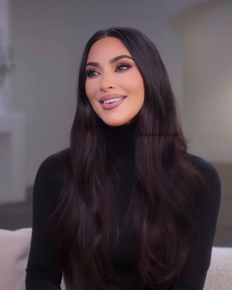 𝗜𝗮𝗺𝗸𝗮𝗿𝗱𝗮𝘀𝗵𝗶𝗮𝗻𝘀✨ (@iamkardashians) • Instagram photos and videos Kardashian Long Hair, Kim Kardashian Long Hair, Kim Kardashian Hairstyles, Kim Kardashian Hair, Pete Davidson, Kardashian Photos, Kardashian Family, Jenner Sisters, Blowout Hair