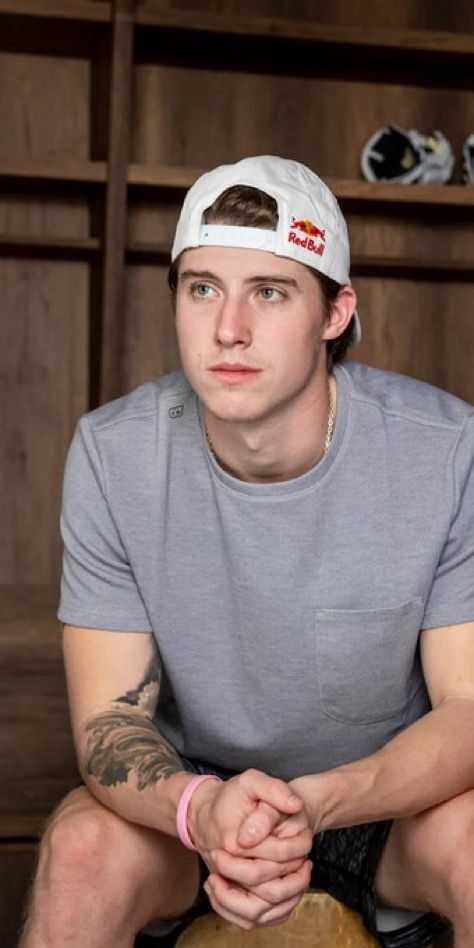 Mitch Marner Tattoo, Mitch Marner Aesthetic, Mitch Marner Cute, Mich Marner, Mitchell Marner, Carter Hart, Nhl Hockey Players, Mitch Marner, Hockey Guys