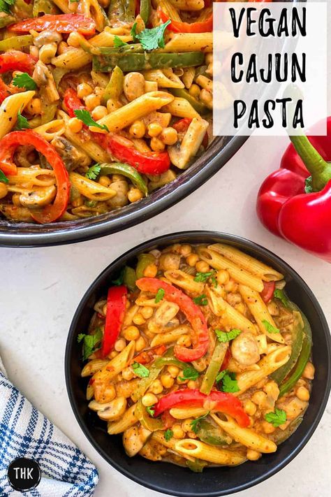 Spicy vegan Cajun pasta is a fantastic weeknight meal that's filled with flavour, fresh veggies, and chickpeas. Vegan Cajun Pasta, Cajun Pasta Sauce, Vegan Fajitas, Vegan Cajun, Pasta Healthy, Cajun Pasta, Cajun Dishes, Plant Based Whole Foods, Quick Dinners