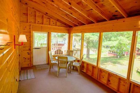 Screen Porch Knee Wall Ideas, Enclosed Porch Wall Ideas, Porch Room Ideas, Wood Screened In Porch, Screen Porch Wall Ideas, Enclosed Back Porch Ideas, Closed In Back Porch Ideas, Closed In Porch Ideas, Screened In Porch Addition