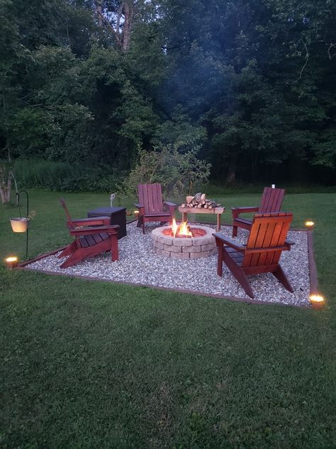 Easy Fire Pit Ideas With Lights, Outdoor Firepit Ideas Backyards, Easy Bonfire Pit, Outdoor Ideas Landscaping, Fire Pit Grill Ideas Backyard, Outside Fire Pit Ideas Cheap, Cute Fire Pit Ideas Backyard, Mobile Home Outdoor Ideas Porch, Diy Fire Pit Sitting Area