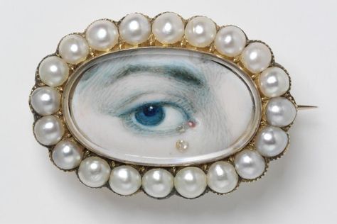 Why Lovers in 18th-Century England Exchanged Mysterious Painted Eyes Lovers Eyes, Miniature Portraits, Gold Locket, Jewelry Photography, Victoria And Albert Museum, Eye Art, Sea Glass Jewelry, Eye Jewelry, Patek Philippe