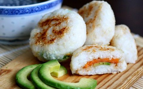 Yaki Onigiri With Sweet Potato and Avocado Filling [Vegan, Gluten-Free] | One Green Planet Pan Fried Rice, Sweet Potato And Avocado, Fried Rice Balls, Cooking Risotto, Yaki Onigiri, Sicilian Food, Japanese Diet, Mapo Tofu, Homemade Breads