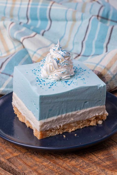 Sides That Dont Need Refrigeration, Blue Party Desserts, Blue Dessert Recipes, Cold Summer Desserts Easy, Blue Dessert Ideas, Jello Bars, Blue Cheesecake, Gender Reveal Dessert, Cold Dessert Recipes