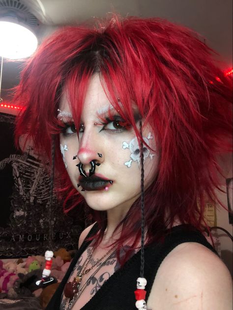 Cool Alternative Hair, Alt Hair Colours, Alt Hair Dye Ideas Short Hair, Red Alt Hair, Alt Valentines Makeup, Alternative Hair Styles, Red Hair Alt, Goth Hair Color Ideas, Punk Hair Color