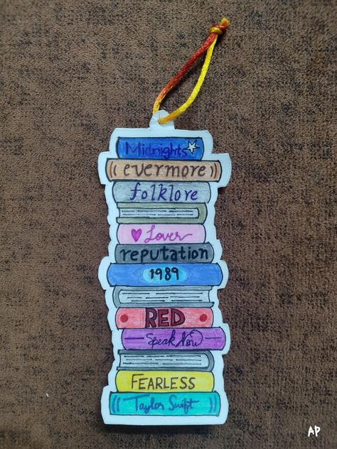 Gifts Inspired By Taylor Swift, Taylor Swift Book Mark Diy, Presents For A Swiftie, Taylor Swift Inspired Bookmarks, Taylor Swift Inspired Presents, Homemade Taylor Swift Gifts, Presents For Swifties, Taylor Swift Diy Crafts Ideas, Taylor Swift Birthday Present