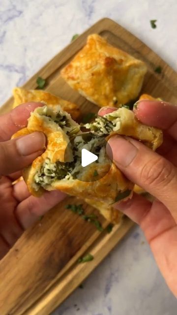 Meidterranean Diet Guide on Instagram: "🫒🥘 Spinach and Feta Parcels.  💁‍♀️ Type "Do" If you Want to Get More Recipes from @mediterraneandiet_guide  👉 Follow @mediterraneandiet_guide to get daily recipes.  💝 INGREDIENTS 20 parcels 2 packages of puff pastry (around 10 sheets in each package) 14 ounces (around 400 grams) parboiled spinach 2 scallions or small leeks 10 ounces (around 300 grams) feta cheese a bundle of dill 2 eggs salt pepper butter  Instructions: Slice the onion and pan-fry at low heat in a pot greased with butter, until soft. Chop the spinach and put it in the pot. Add the finely chopped dill and crumbled feta cheese. Season with salt and pepper, let the mix cool down. Add eggs when the contents of the pot are no longer hot. Thaw the puff pastry, follow the instructions Feta Parcels, Spinach Puff Pastry, Ww Dinner, Spinach Puff, Mini Croissants, Pan Fry, Diet Meals, Big Salad, Daily Recipes