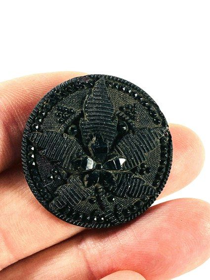 20 Rare and Most Valuable Antique Buttons Worth Money Victorian Brooch For Jewelry Collecting, Victorian Antique Silver Brooches For Collectors, Antique Handmade Oval Brooches, Antique Blue Collectible Brooches, Button Picture, Antique Buttons For Sale, Micro Mosaic, Silver Buttons, Ruby Stone