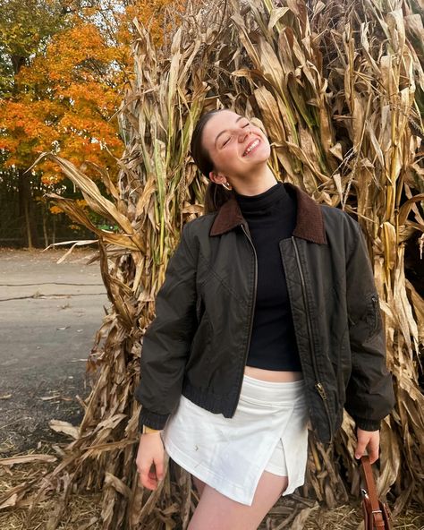 I just really love apple cider Outfit Inspirations College, Fall Fashion Aesthetic, Aesthetic Farm, Pumpkin Outfit, Mini Skirt Black, White Mini Skirt, Black Turtleneck, Fashion Aesthetic, Doc Martens