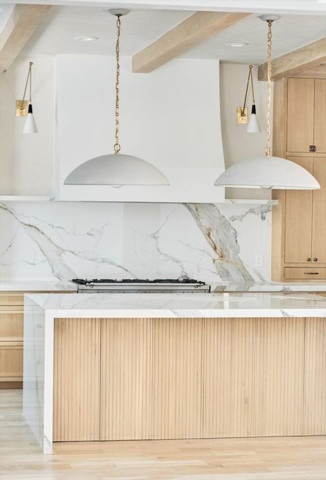 12 Waterfall Kitchen Island Ideas for a Streamlined Modern Look Waterfall Kitchen Island, Kitchen Cabinets Light Wood, White Contemporary Kitchen, Modern Kitchen Trends, Waterfall Island Kitchen, Modern Kitchen Pendant Lights, Waterfall Kitchen, Waterfall Countertop, Kitchen Island Lighting Modern