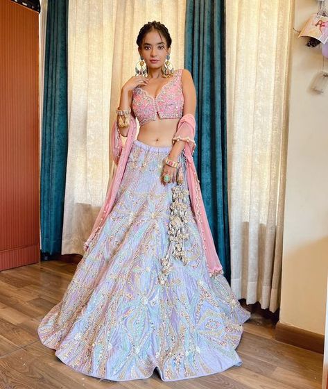 Abhinav Mishra, Latest Bridal Lehenga, Indian Outfits Lehenga, Anushka Sen, Zari Embroidery, Gaun Fashion, Fabric Skirt, Traditional Indian Dress, Blue Lehenga