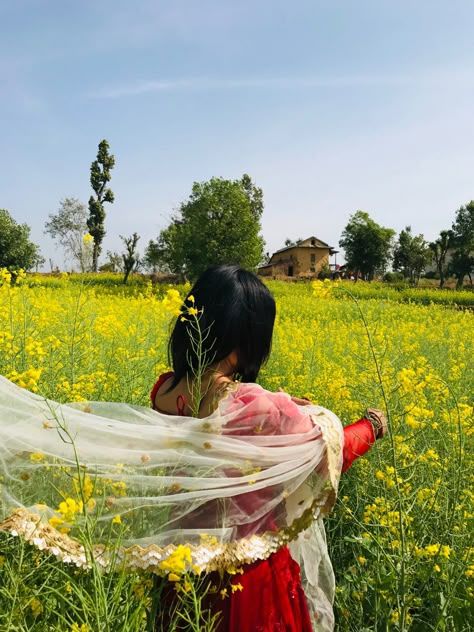 Village Photoshoot Ideas, Punjab Aesthetic Pics, Desi Insta Story, Village Life Aesthetic, Real Love Couple Pic, Famine Aesthetic, Real Love Couple, Punjab Aesthetic, Farm Photoshoot Ideas