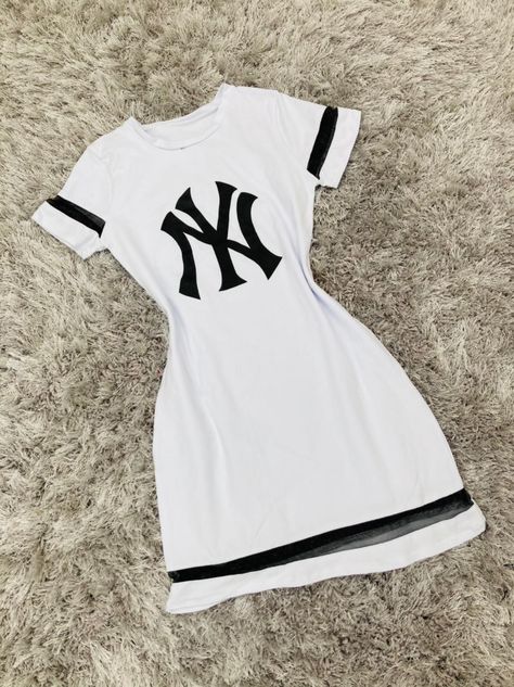 Diy Clothes Tops, Modesty Outfits, Trendy Shirt Designs, Bts Inspired Outfits, Trendy Dress Outfits, Casual Day Outfits, Classy Casual Outfits, Easy Trendy Outfits, Girls Dresses Summer