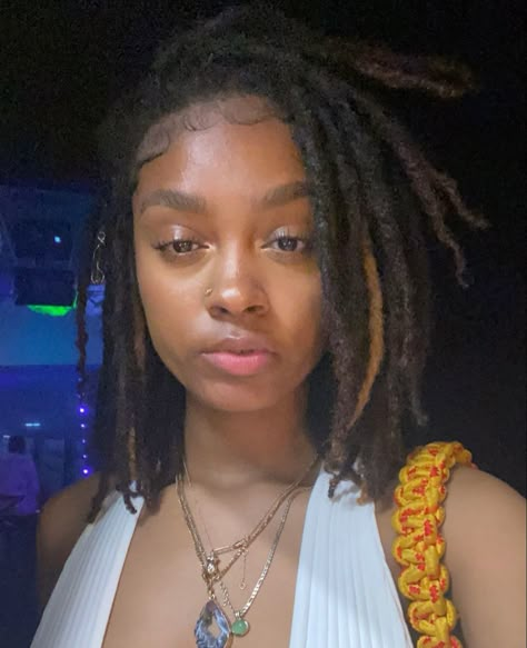 Side Part Locs Styles, 60 Locs Count Styles, Loc Skunk Stripe, Locs In The 90s, Cute Dreadlocks Hairstyles, Messy Locs Hairstyles, 200 Locs, Locs Astetic, Loc Girl Aesthetic