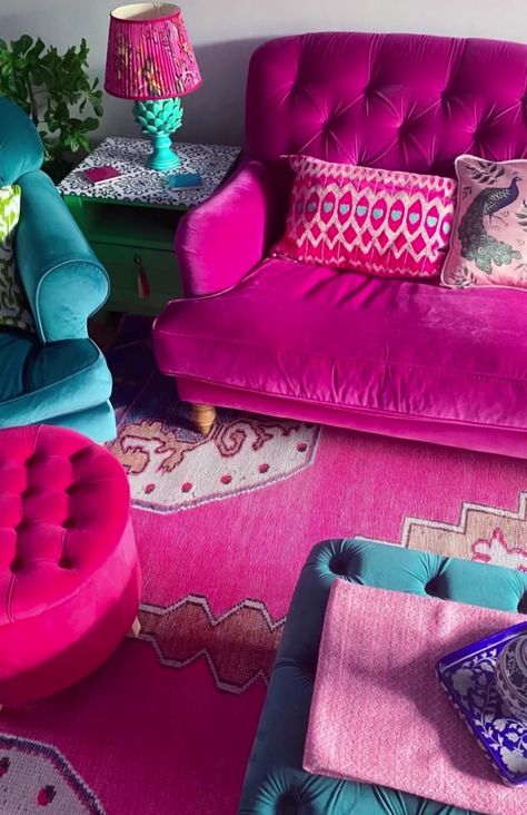 3 X 4 Living Room, Fuschia Interior Design, Hot Pink Couch Living Room, Fushia Couch, Magenta Couch, Hot Pink Couch, Viva Magenta Interior Decor, Hot Pink Maximalist Room, Pink Fushia Sectional Sofa