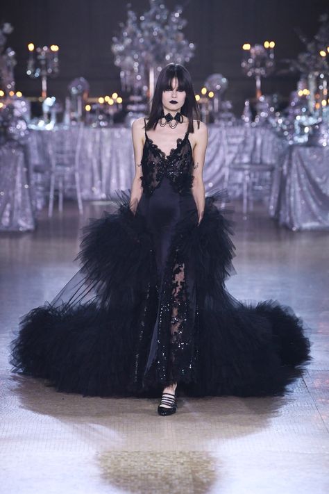 Red Runway Fashion, Black Runway Dress, Goth Couture, Classy Goth, Black Runway, Polyvore Clothes, Goth Princess, Runway Gowns, Goth Subculture