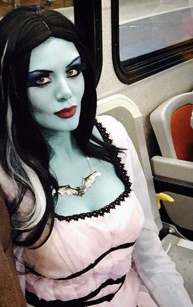 Lily Munster Costume Diy, Lily Munster Makeup, Lily Munster Cosplay, Elaborate Halloween Costumes, Lily Munster Costume, Munster Costume, Lily Munster, Halloween Makeup Pretty, The Munsters