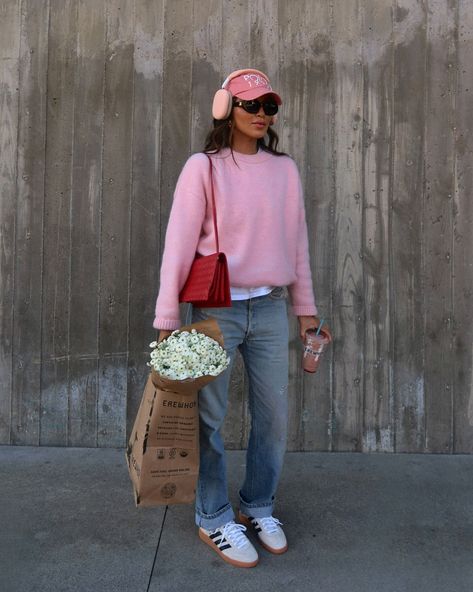 Sporty pink outfit idea! – Sincerely Jules Pink Adidas Outfit, Pink Scarf Outfit, Pink Sneakers Outfit, Gray Sweatpants Outfit, Sporty Chic Style, New York Outfits, Look Adidas, Cap Outfit, Sincerely Jules