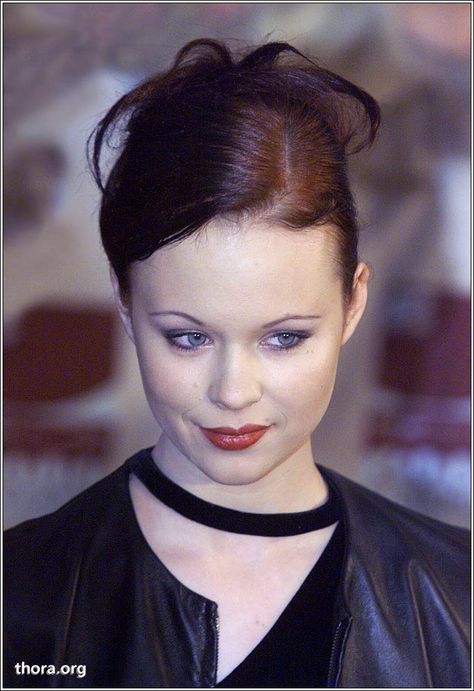 Thora Birch Thora Birch 90s, Thora Birch, 2000s Girl, Girlfriend Material, 90s 2000s, Dark Aesthetic, Style Me, Vintage 90s, Actresses