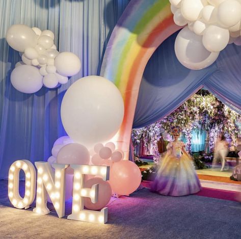 Stormi 1st Birthday Party, Stormi Birthday Party, 1st Birthday Party Aesthetic, Stormi Webster Birthday Party, Kardashian Kids Birthday Party, Stormi World Birthday, Stormi World, Luxury Birthday Party, 1st Birthday Girl Decorations