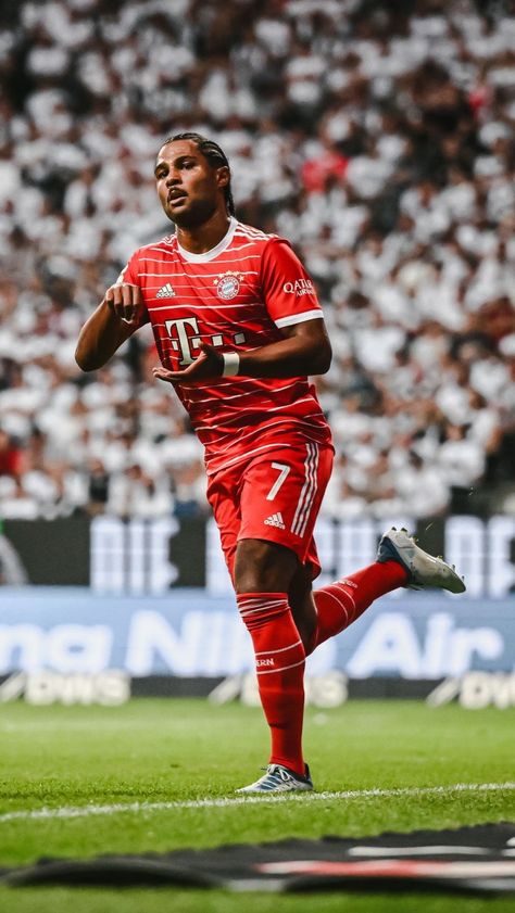 Serge Gnabry Wallpaper, Gnabry Wallpaper, Bayern Munich Players, Afro Fade Haircut, Bayern Munich Wallpapers, Goals Videos, Bayer Munich, Afro Fade, Soccer Goals