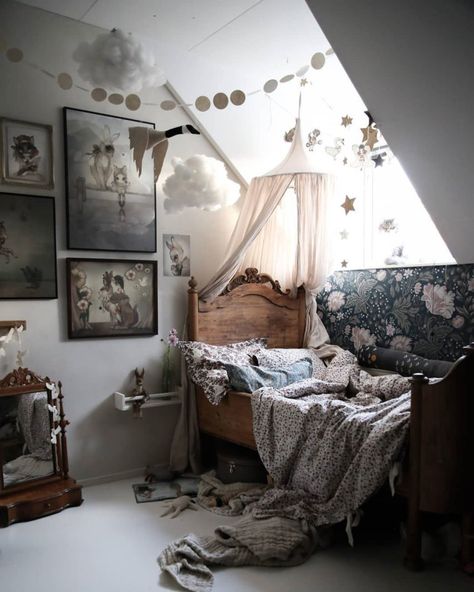 HOW TO CREATE A "HYGGE" KID'S ROOM - Kids Interiors Hygge Living Room, Vintage Kids Room, Kids Room Inspiration, Kids Interior, Baby Bedroom, Sky Clouds, Toddler Room, Baby Room Decor, Baby Bed