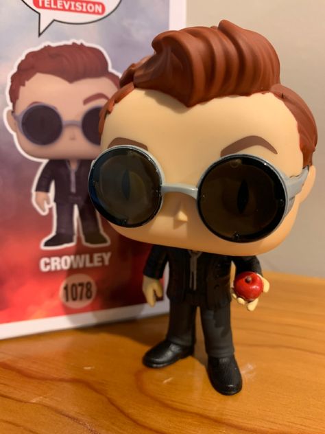 Good Omens Funko Pop, Good Omens Room Decor, Good Omens Gift Ideas, Good Omens Merch, Good Omens Christmas, Record Player Aesthetic, Good Omens Book, Ineffable Husbands, Good Omens