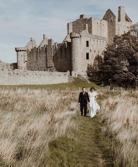 Live Out All Your Fairy Tale Dreams...These Are the Most Romantic Castles to Get Married At! - Green Wedding Shoes Victoria Bride, Castle Wedding Venues, Wedding Venues Scotland, Castle Wedding Venue, Fake Wedding, Castle Scotland, Scotland Wedding, Castles In Scotland, Scotland Castles